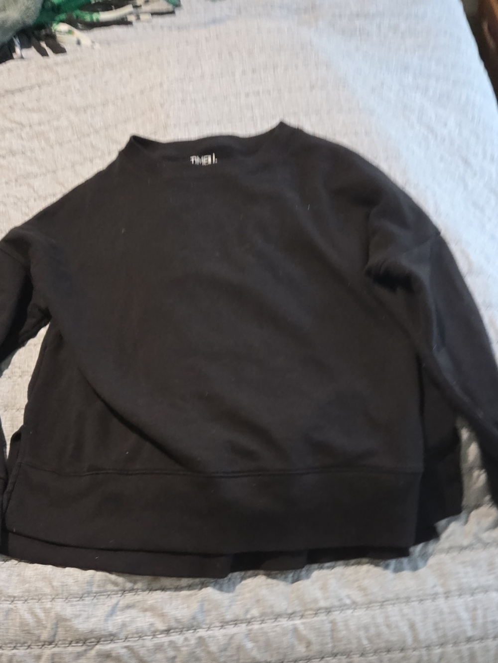 Time and Tru Black Crewneck Sweatshirt